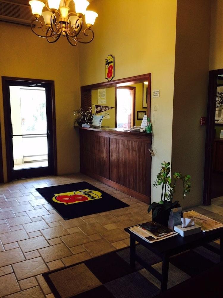 Super 8 By Wyndham Chadron Ne Ξενοδοχείο Εξωτερικό φωτογραφία